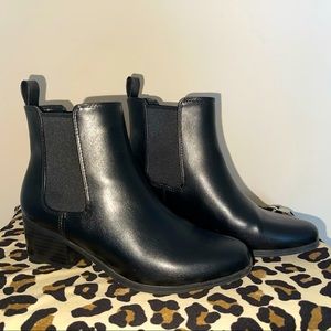 Black leather booties 👢 size 7